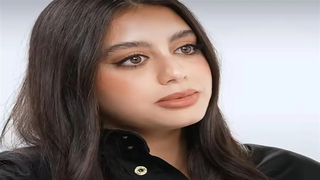 ياسمينا العبد تعبر عن ضعفها تجاه والدها في لحظة مؤثرة على الهواء